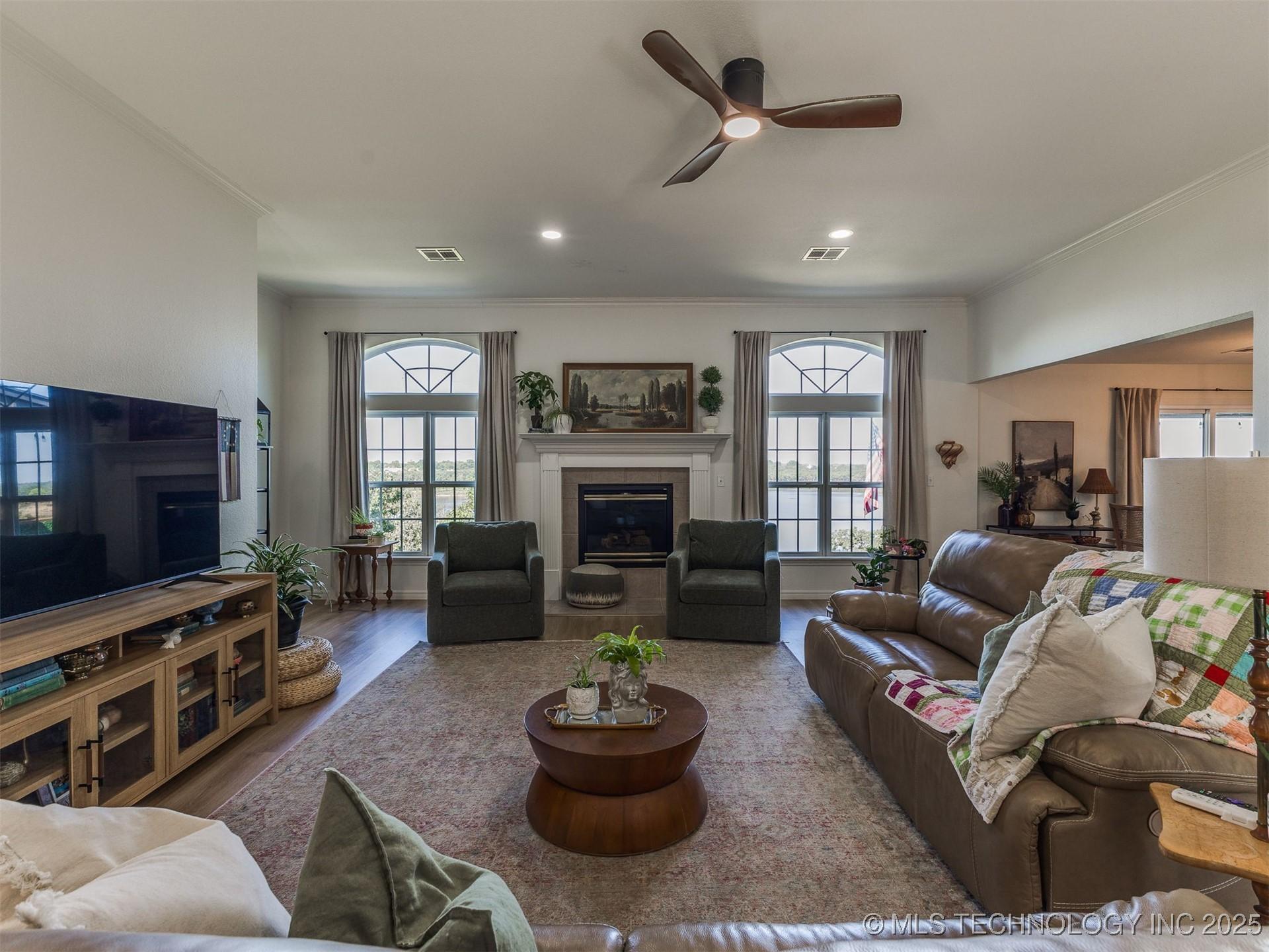 Mannford, Oklahoma, 74044, United States, 4 Bedrooms Bedrooms, ,3 BathroomsBathrooms,Residential,For Sale,1974696