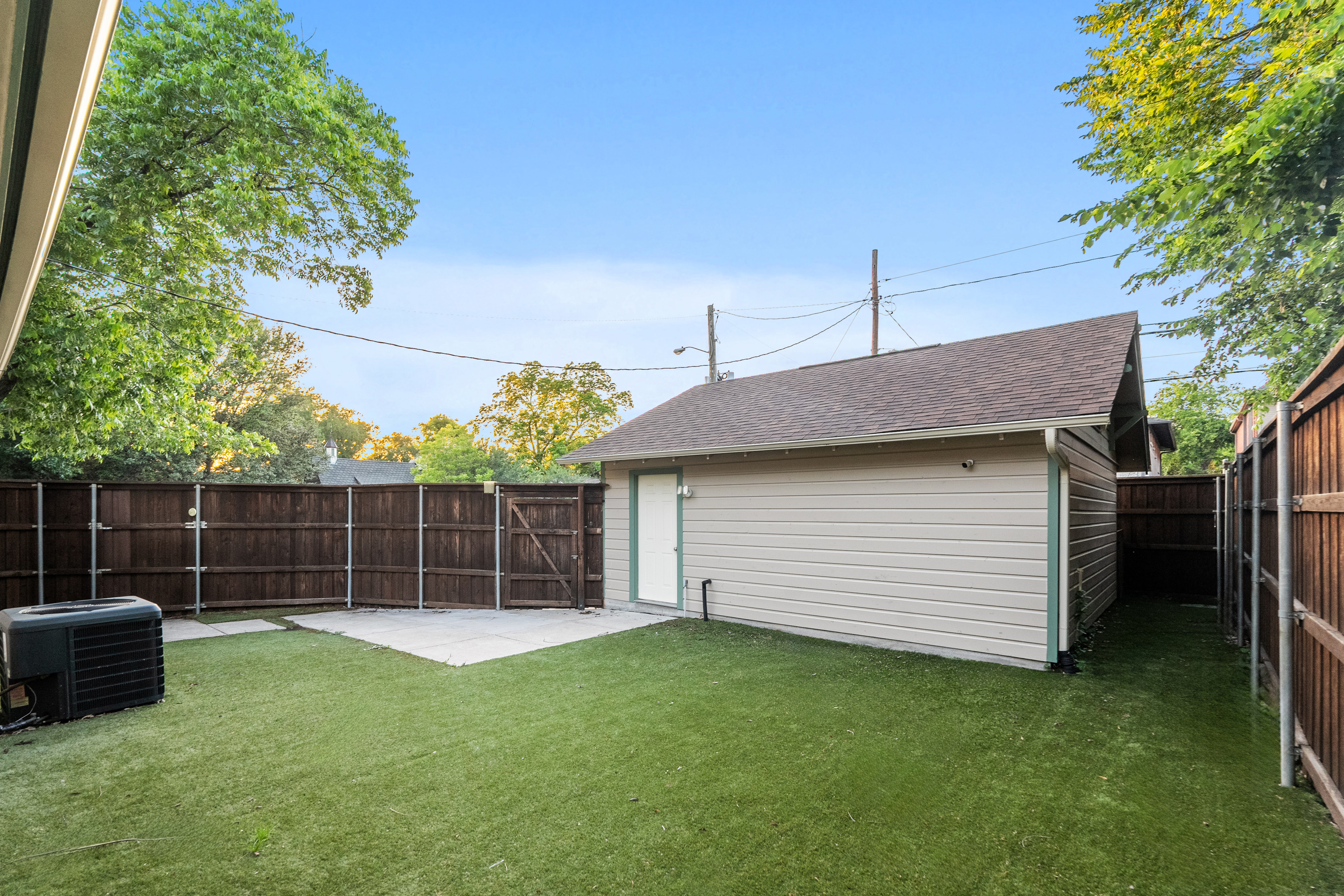  Classic East Dallas Craftsman with Refined Modern Updates - 物件實景