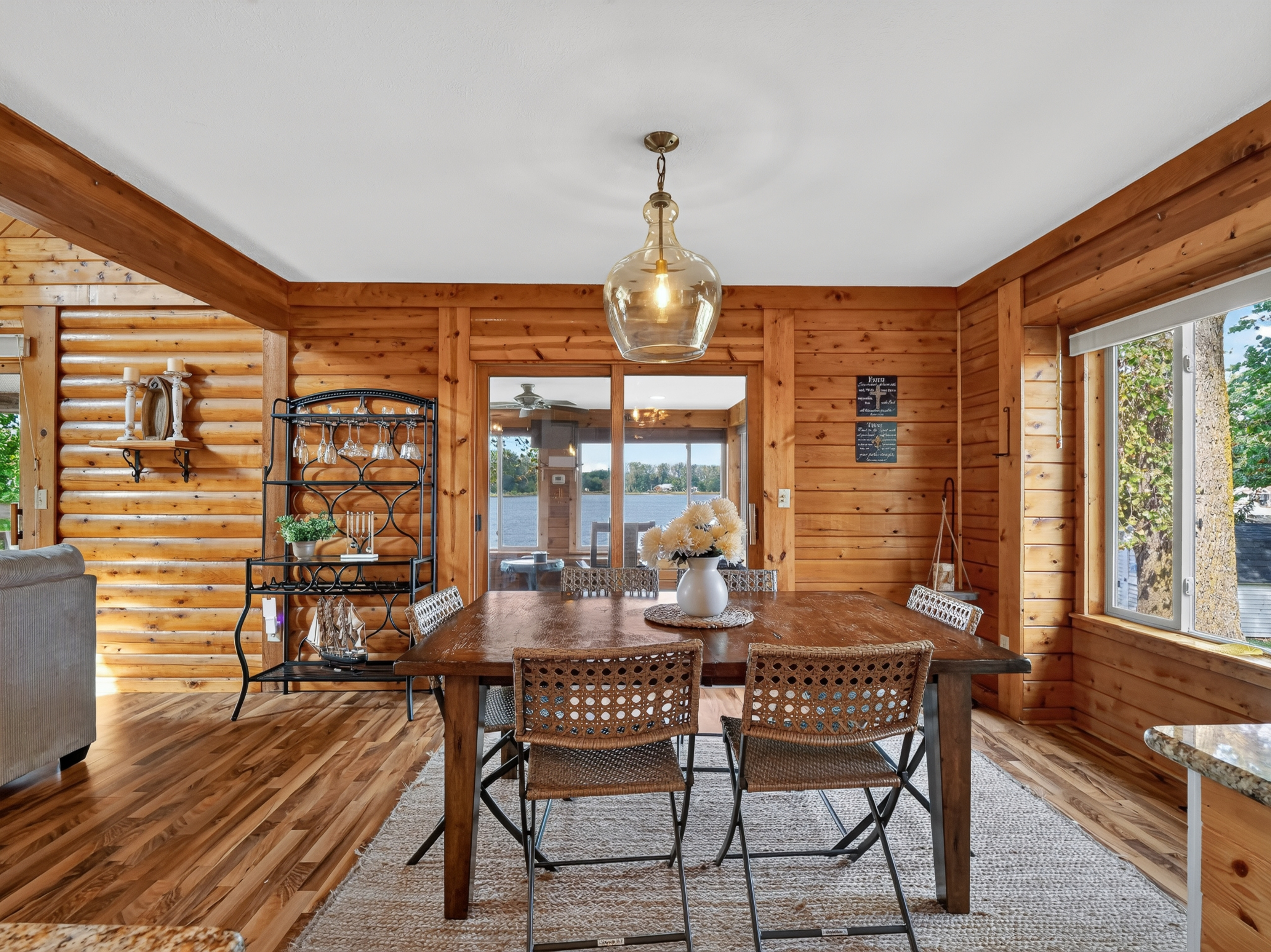  Lovely Three Bedroom Lake Home with Guest Cottage - 物件實景