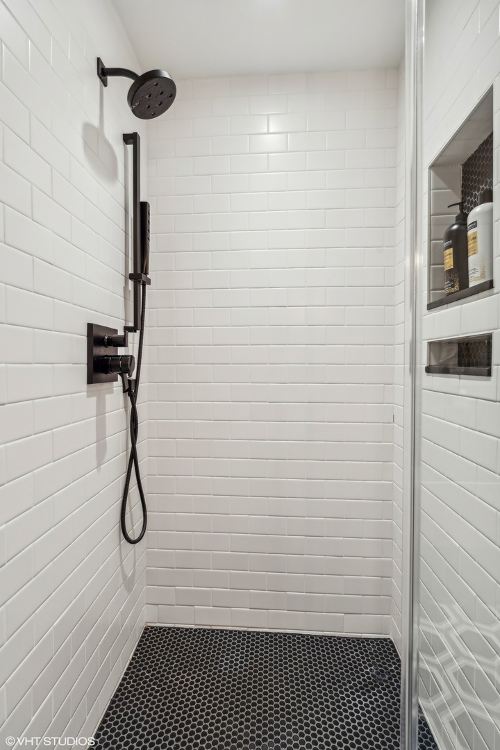 3830 N Wayne Avenue, Chicago, Illinois, 60613, United States, 6 Bedrooms Bedrooms, ,6 BathroomsBathrooms,Residential,For Sale,3830 N Wayne Avenue,1628817