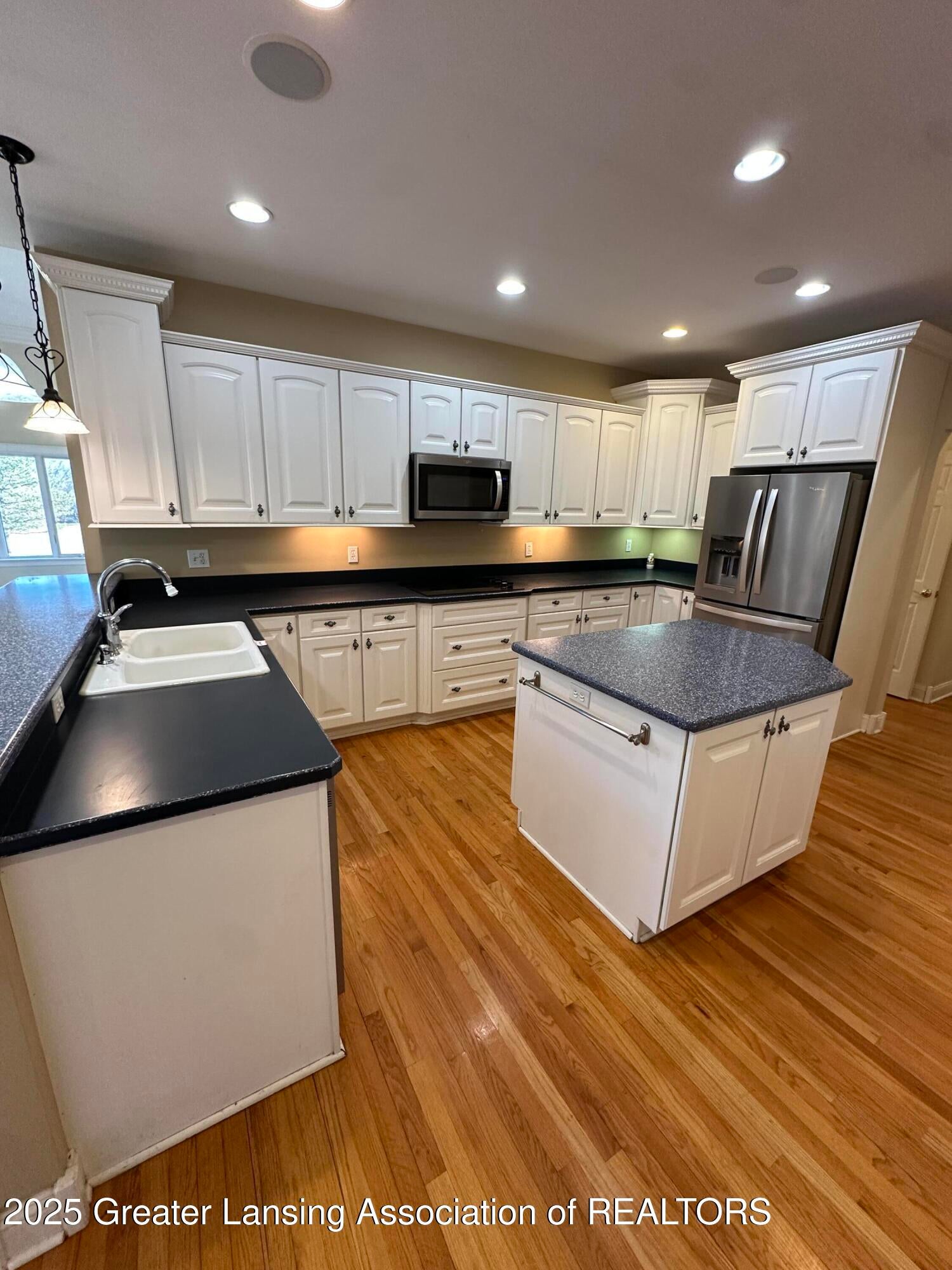 Lansing, Michigan, 48917, United States, 3 Bedrooms Bedrooms, ,4 BathroomsBathrooms,Residential,For Sale,1995579