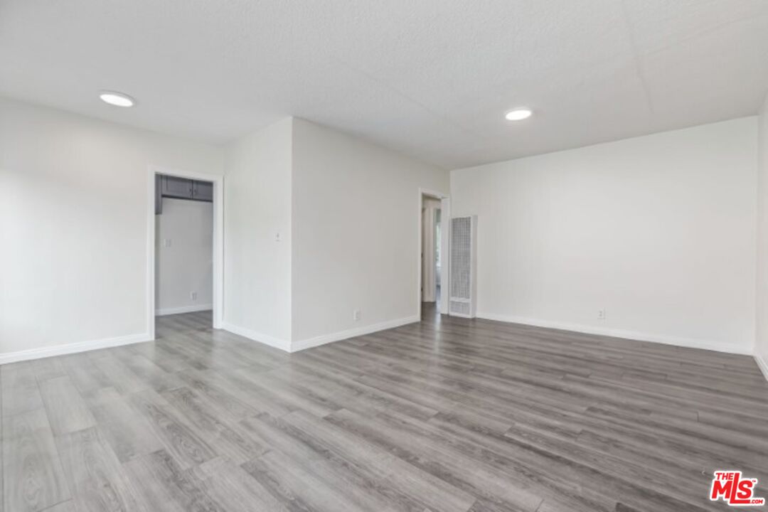 Los Angeles, California, 90066, United States, 9 Bedrooms Bedrooms, ,Residential,For Sale,1731540