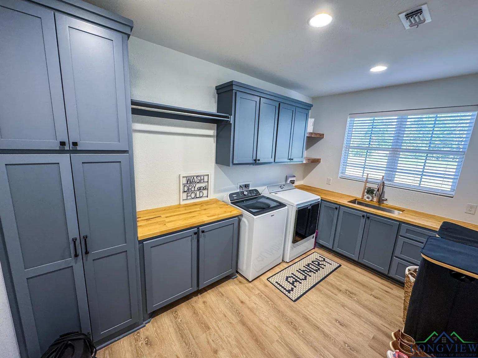 Texarkana, Texas, 75503, United States, 4 Bedrooms Bedrooms, ,4 BathroomsBathrooms,Residential,For Sale,1980394