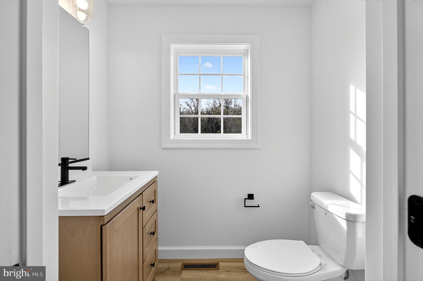 LINCOLN, Delaware, 19960, United States, 4 Bedrooms Bedrooms, ,4 BathroomsBathrooms,Residential,For Sale,1989943