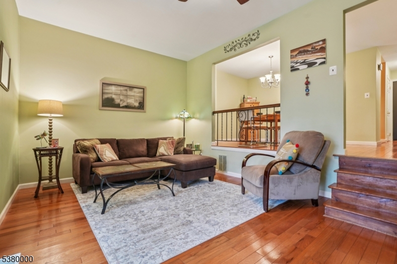 Edison Twp., New Jersey, 08820, United States, 2 Bedrooms Bedrooms, ,2 BathroomsBathrooms,Residential,For Sale,1926021