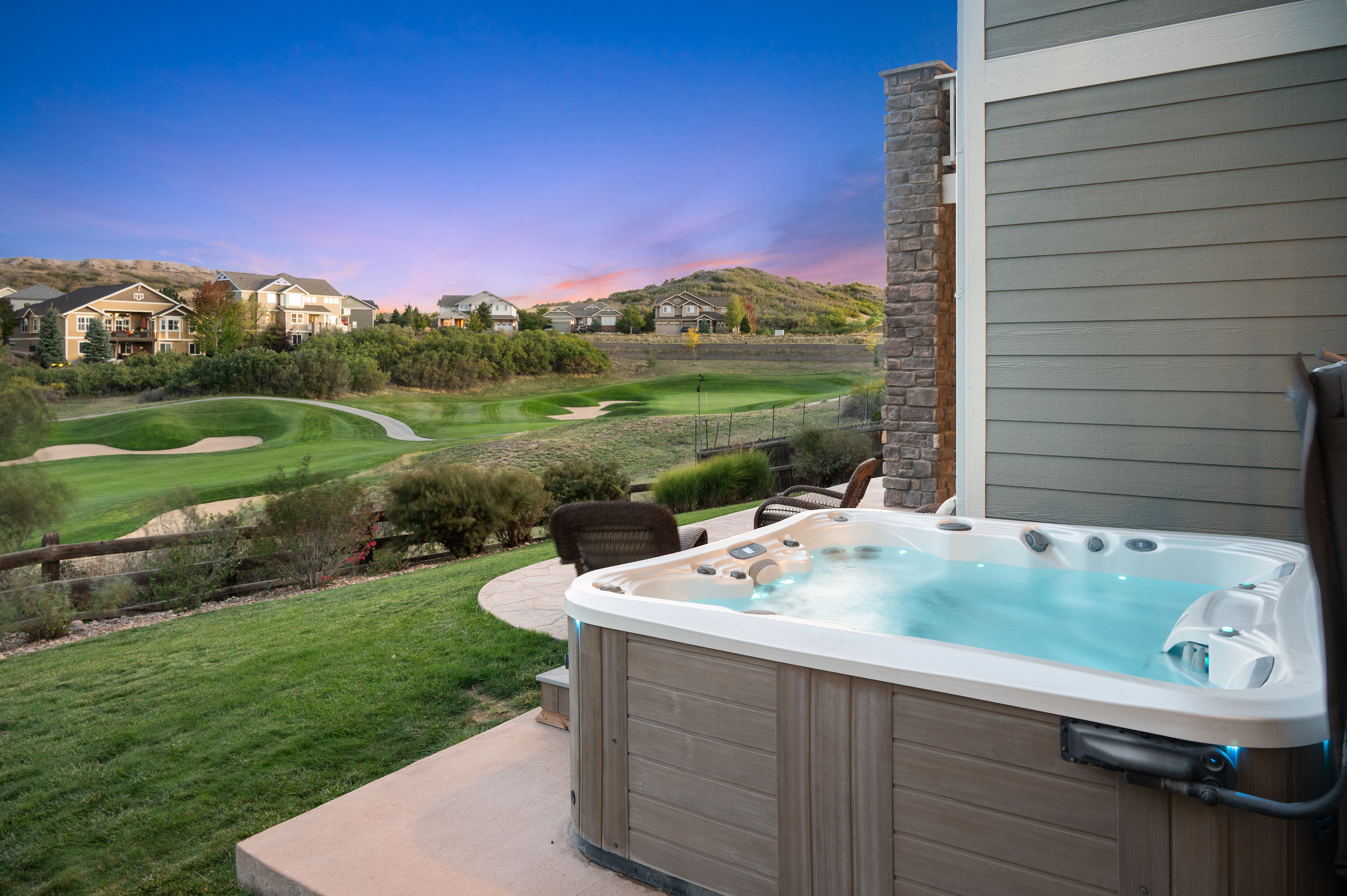  Red Hawk Ridge Fairway Home with Massive Island Kitchen & Walk-Out Golf Entertai - 物件實景
