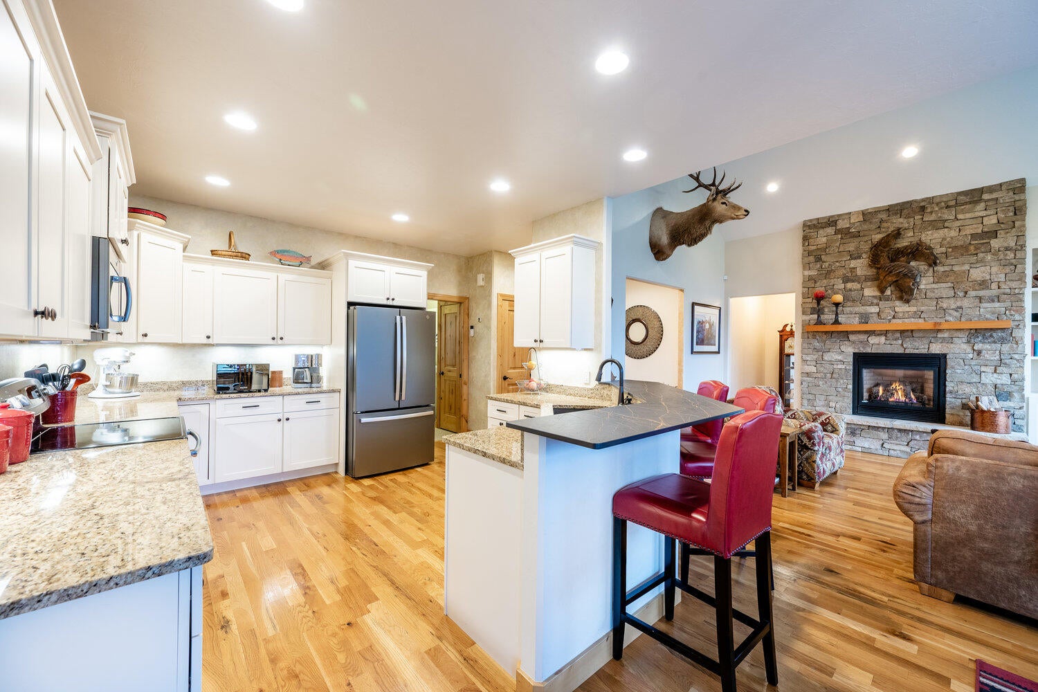 Sheridan, Wyoming, 82801, United States, 2 Bedrooms Bedrooms, ,2 BathroomsBathrooms,Residential,For Sale,2006254