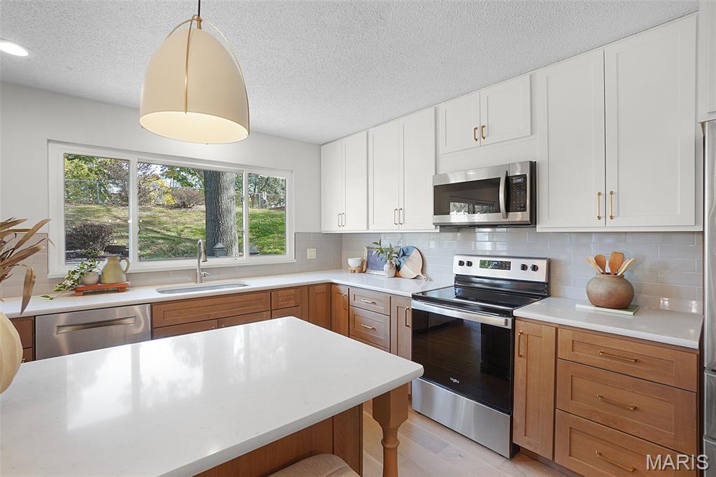 Ellisville, Missouri, 63011, United States, 4 Bedrooms Bedrooms, ,3 BathroomsBathrooms,Residential,For Sale,1989031