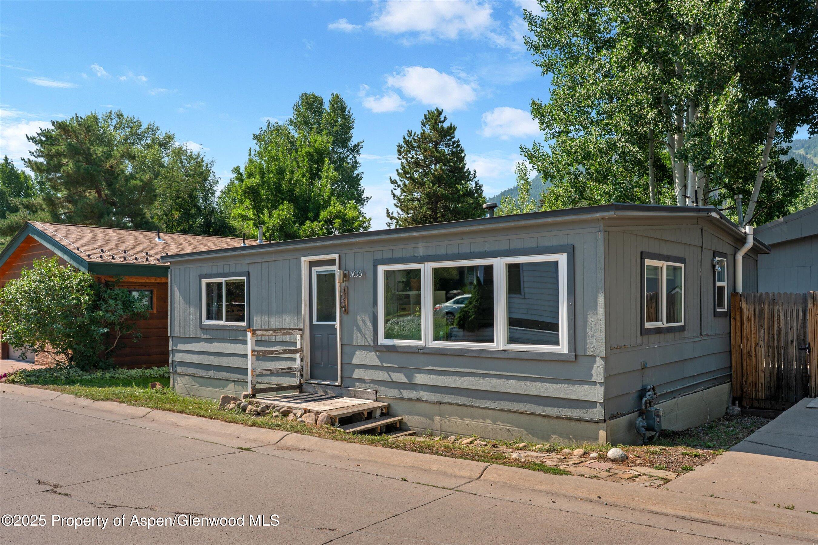Aspen, Colorado, 81611, United States, 2 Bedrooms Bedrooms, ,1 BathroomBathrooms,Residential,For Sale,1927391