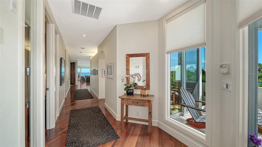 Longboat Key, Florida, 34228, United States, 2 Bedrooms Bedrooms, ,3 BathroomsBathrooms,Residential,For Sale,1989071