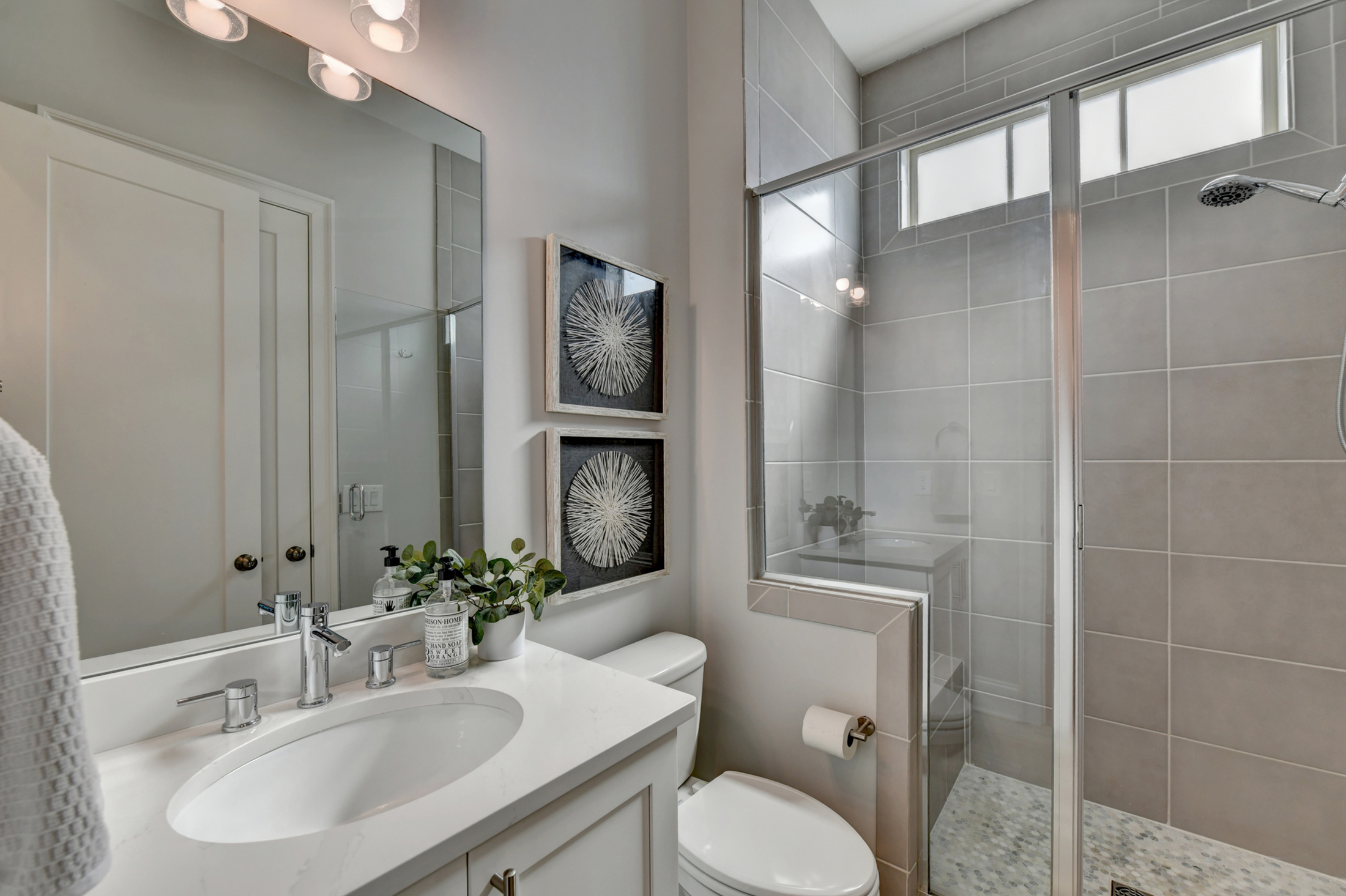  Thoughtfully Designed Milton Home Offers Low-maintenance Living - 物件實景