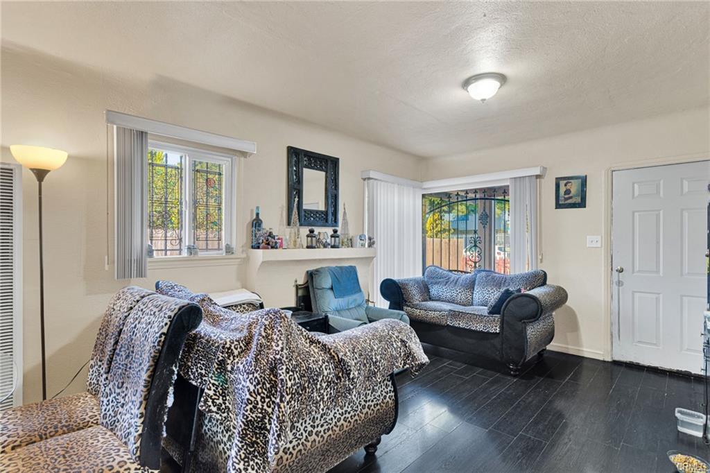 Los Angeles, California, 90003, United States, 4 Bedrooms Bedrooms, ,1 BathroomBathrooms,Residential,For Sale,1992403