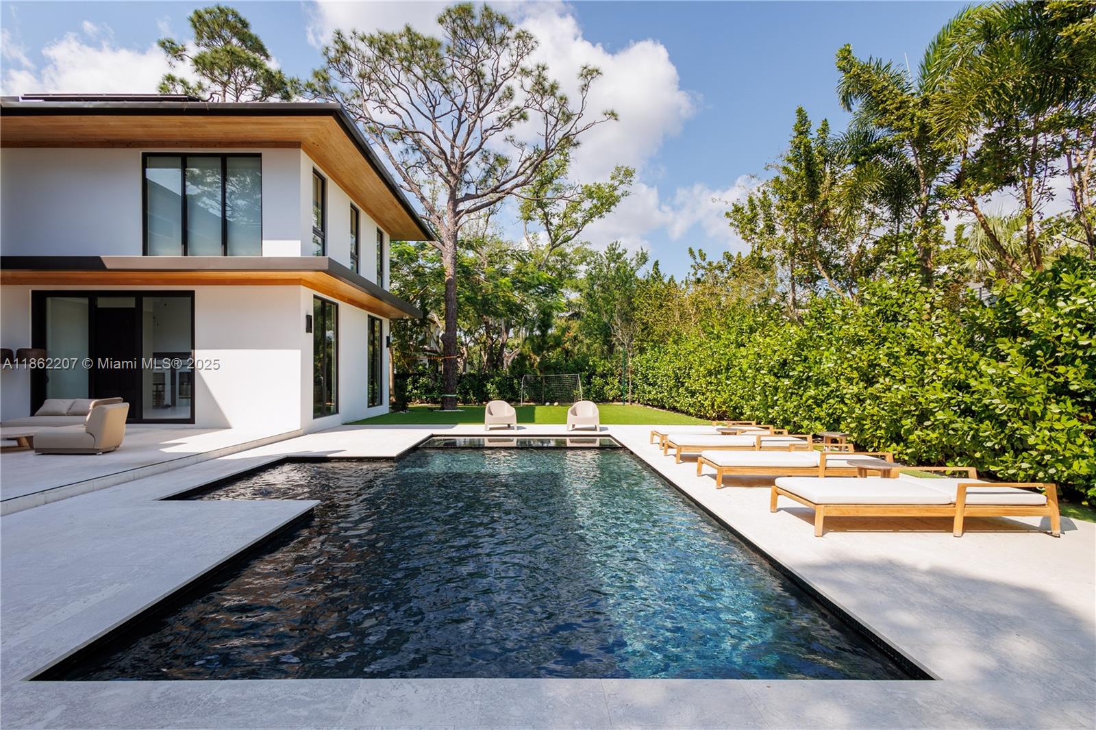 South Miami, Florida, 33143, United States, 6 Bedrooms Bedrooms, ,7 BathroomsBathrooms,Residential,For Sale,1925819