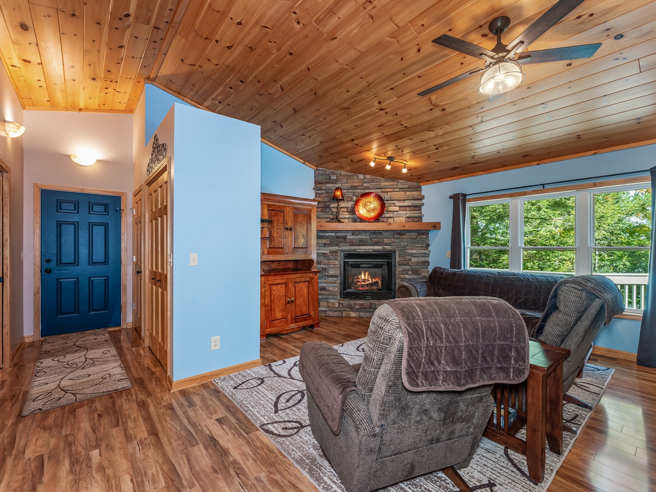 Mercer, Wisconsin, 54547, United States, 3 Bedrooms Bedrooms, ,3 BathroomsBathrooms,Residential,For Sale,1978560