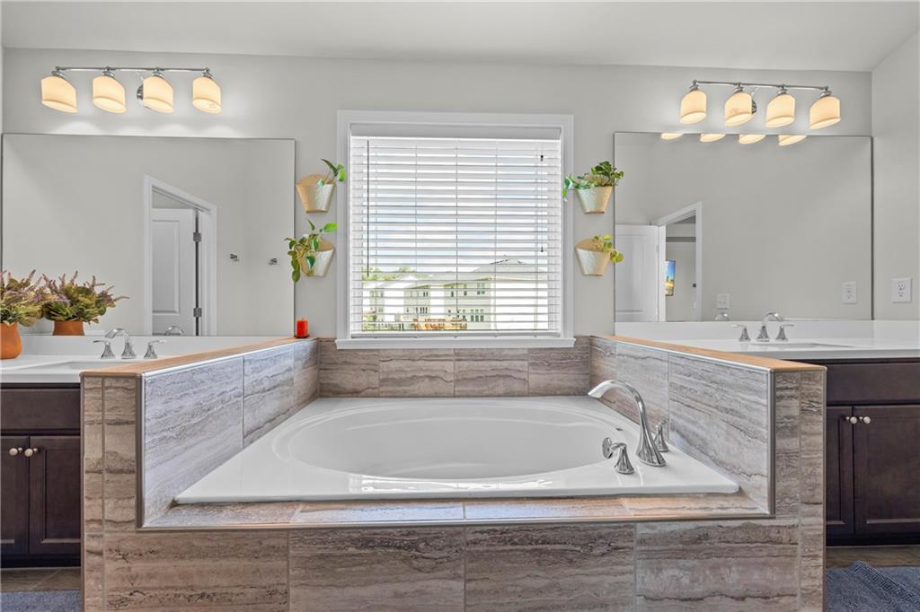 Cumming, Georgia, 30028, United States, 5 Bedrooms Bedrooms, ,4 BathroomsBathrooms,Residential,For Sale,1976985