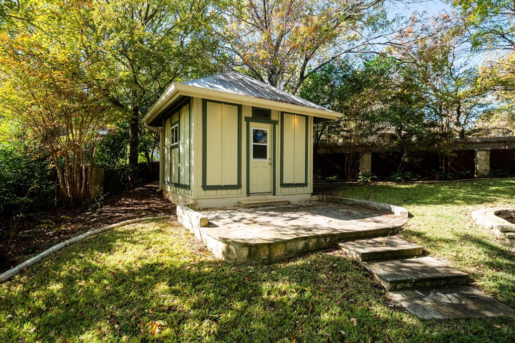 Kerrville, Texas, 78028, United States, 3 Bedrooms Bedrooms, ,5 BathroomsBathrooms,Residential,For Sale,2002478