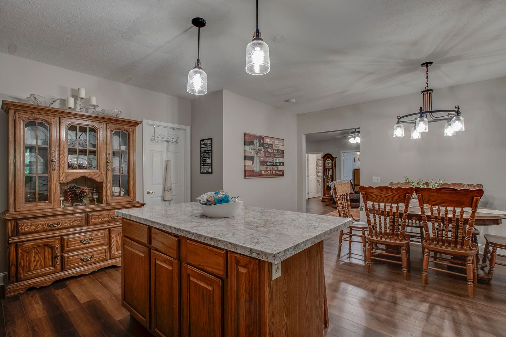 Kingston, Tennessee, 37763, United States, 5 Bedrooms Bedrooms, ,5 BathroomsBathrooms,Residential,For Sale,2011404