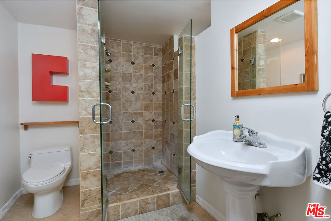Los Angeles, California, 90077, United States, 3 Bedrooms Bedrooms, ,2 BathroomsBathrooms,Residential,For Sale,1901054