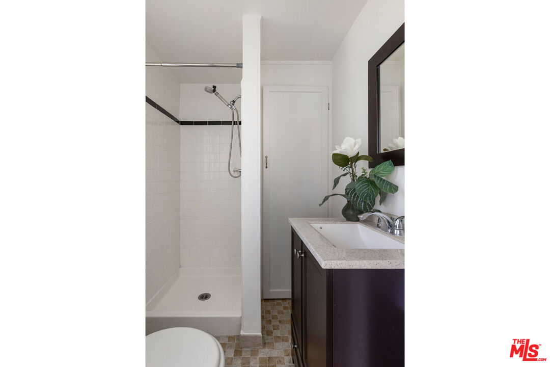 Los Angeles, California, 90027, United States, 4 Bedrooms Bedrooms, ,3 BathroomsBathrooms,Residential,For Sale,1989477