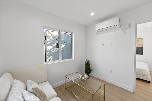 Los Angeles, California, 90044, United States, ,Residential,For Sale,1997733