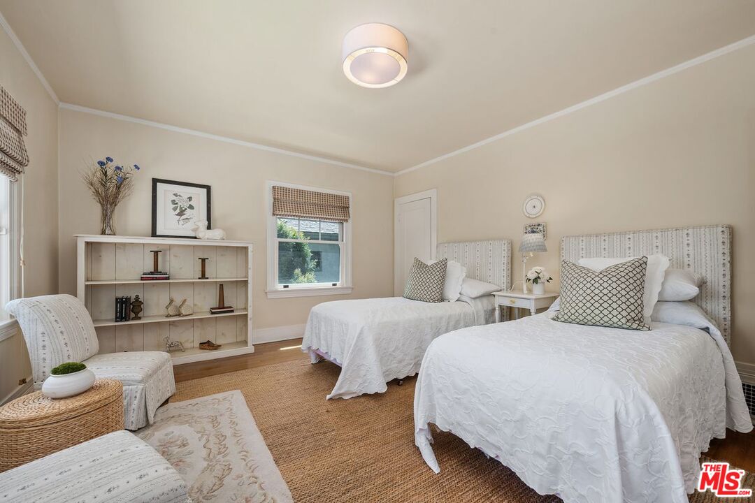 Los Angeles, California, 90004, United States, 5 Bedrooms Bedrooms, ,3 BathroomsBathrooms,Residential,For Sale,1940540