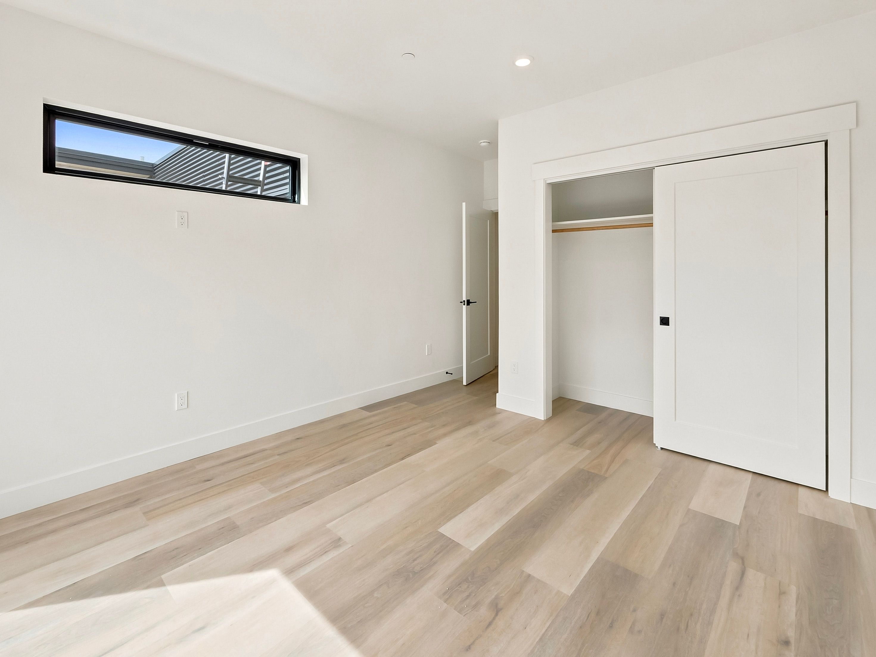  Construction Completed September 10th 2026 move in ready now - 物件實景