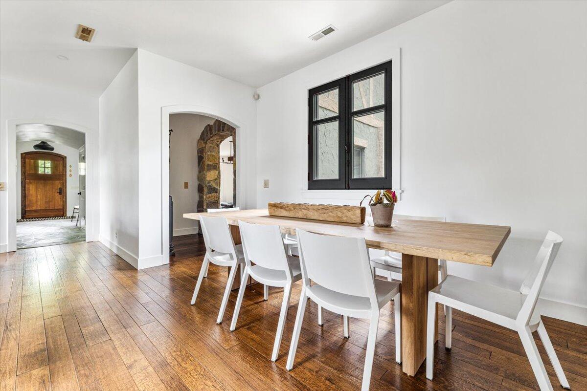 Michiana Shores, Indiana, 46360, United States, 5 Bedrooms Bedrooms, ,4 BathroomsBathrooms,Residential,For Sale,1949684