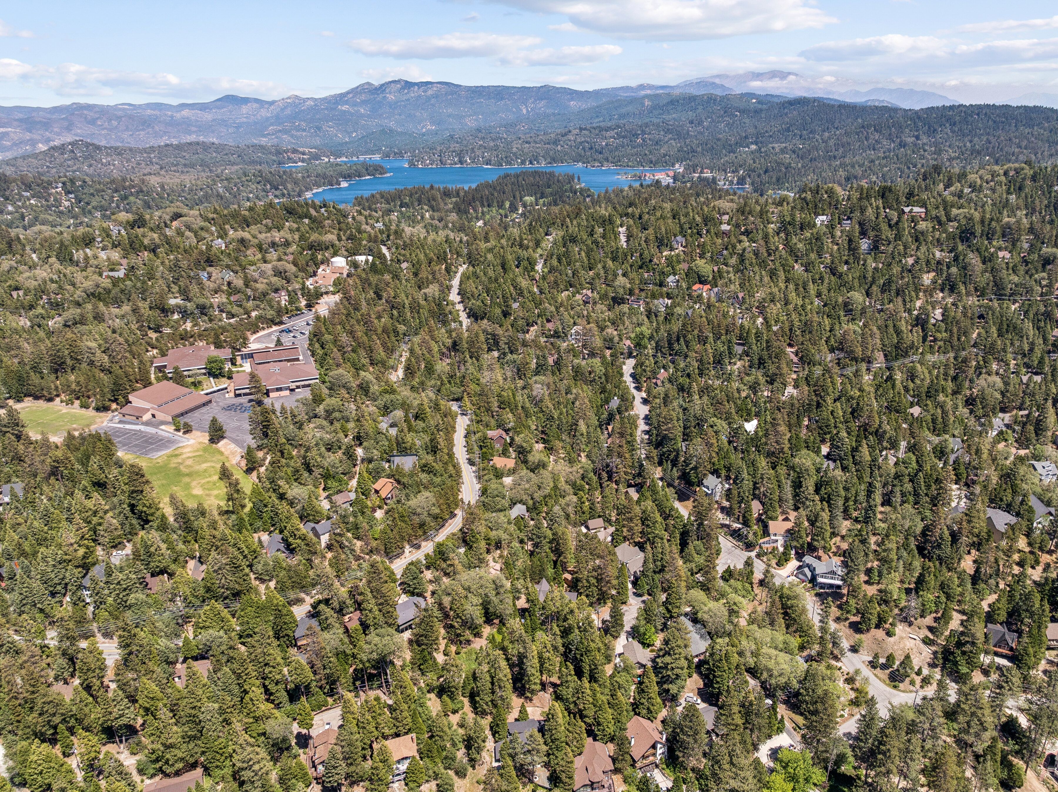  686 Grass Valley Road, Lake Arrowhead, CA 92352 - 物件實景