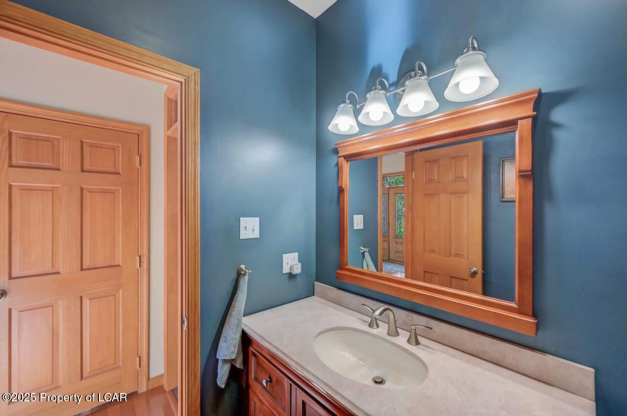 Mountain Top, Pennsylvania, 18707, United States, 4 Bedrooms Bedrooms, ,5 BathroomsBathrooms,Residential,For Sale,1944925
