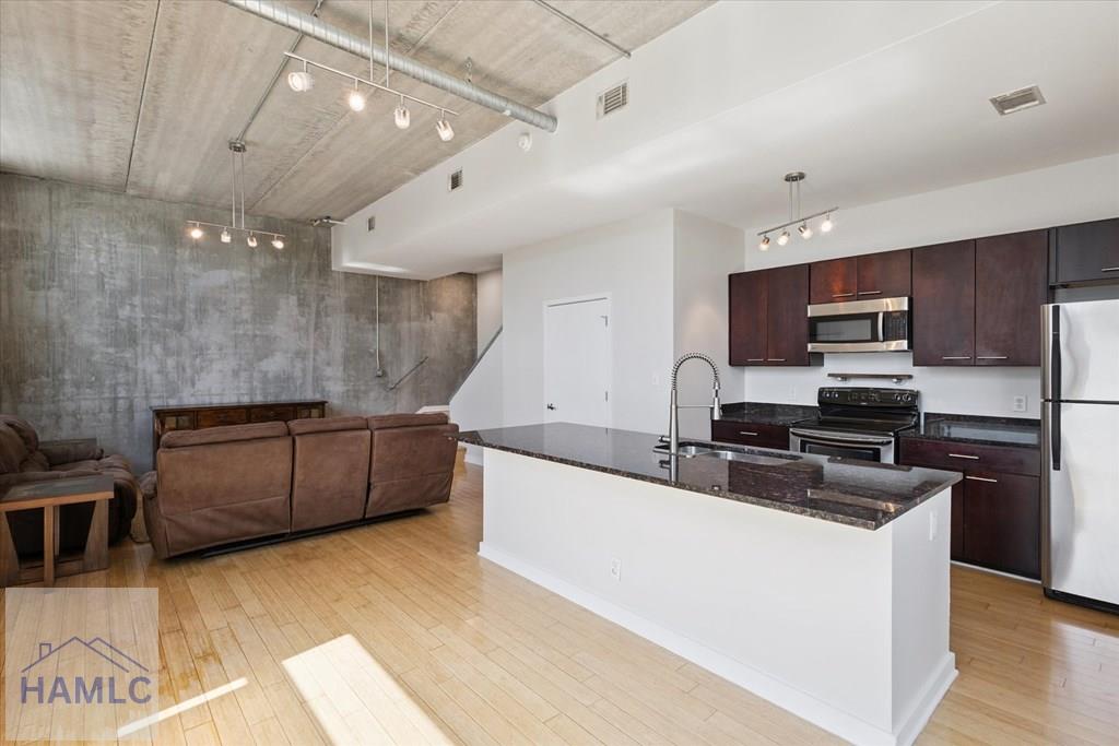 Savannah, Georgia, 31401, United States, 2 Bedrooms Bedrooms, ,3 BathroomsBathrooms,Residential,For Sale,1957679