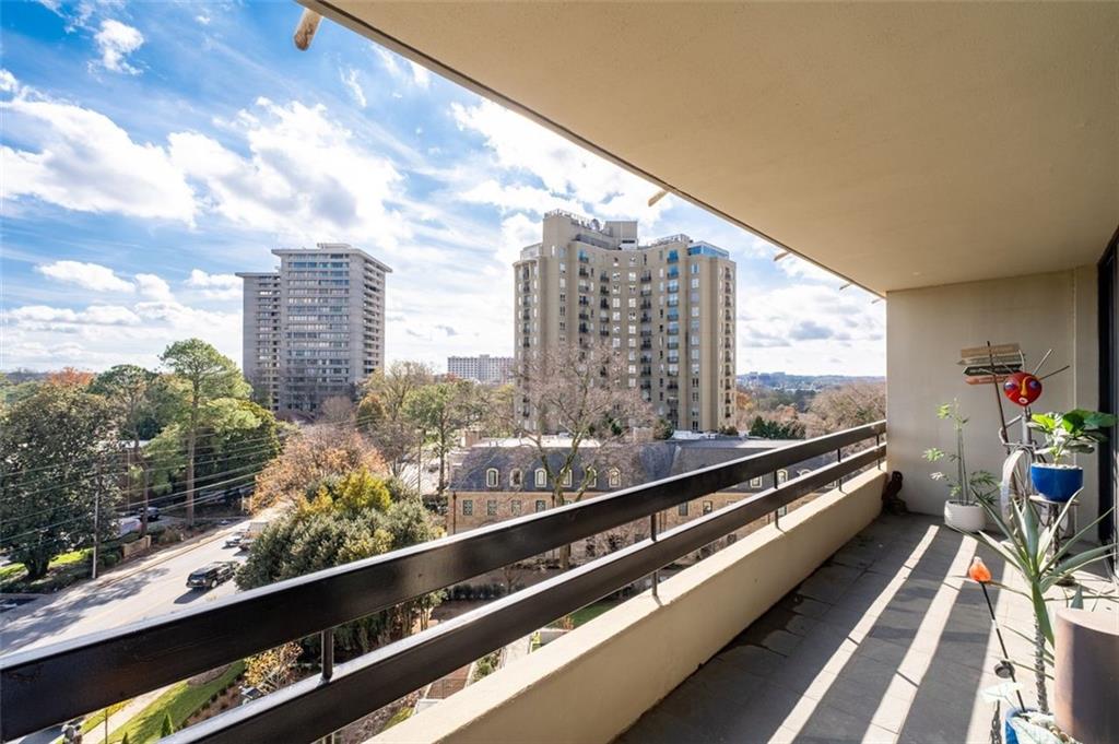 Atlanta, Georgia, 30305, United States, 2 Bedrooms Bedrooms, ,2 BathroomsBathrooms,Residential,For Sale,2002175