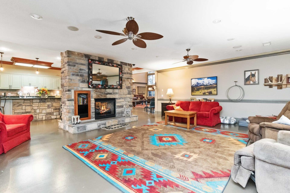 Somerset, Kentucky, 42503, United States, 6 Bedrooms Bedrooms, ,5 BathroomsBathrooms,Residential,For Sale,1835271