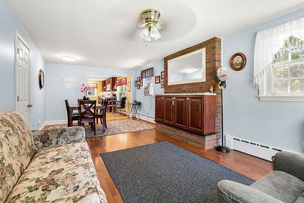 Lowell, Massachusetts, 01852, United States, 5 Bedrooms Bedrooms, ,4 BathroomsBathrooms,Residential,For Sale,1874290