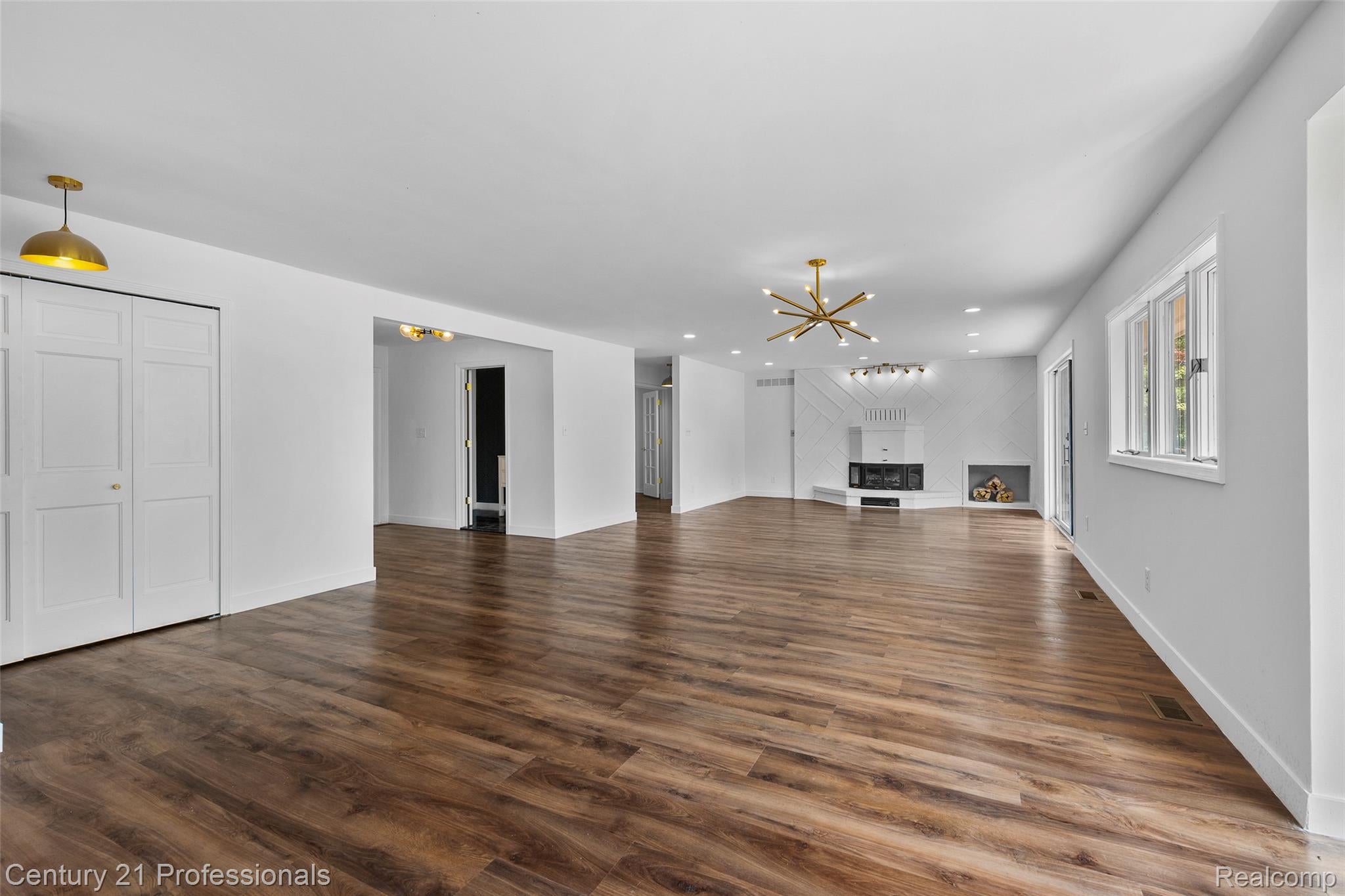 Davisburg, Michigan, 48350, United States, 5 Bedrooms Bedrooms, ,4 BathroomsBathrooms,Residential,For Sale,1982233