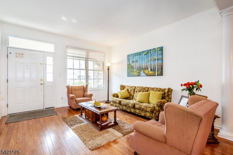 Wayne Twp., New Jersey, 07470, United States, 3 Bedrooms Bedrooms, ,3 BathroomsBathrooms,Residential,For Sale,2037003