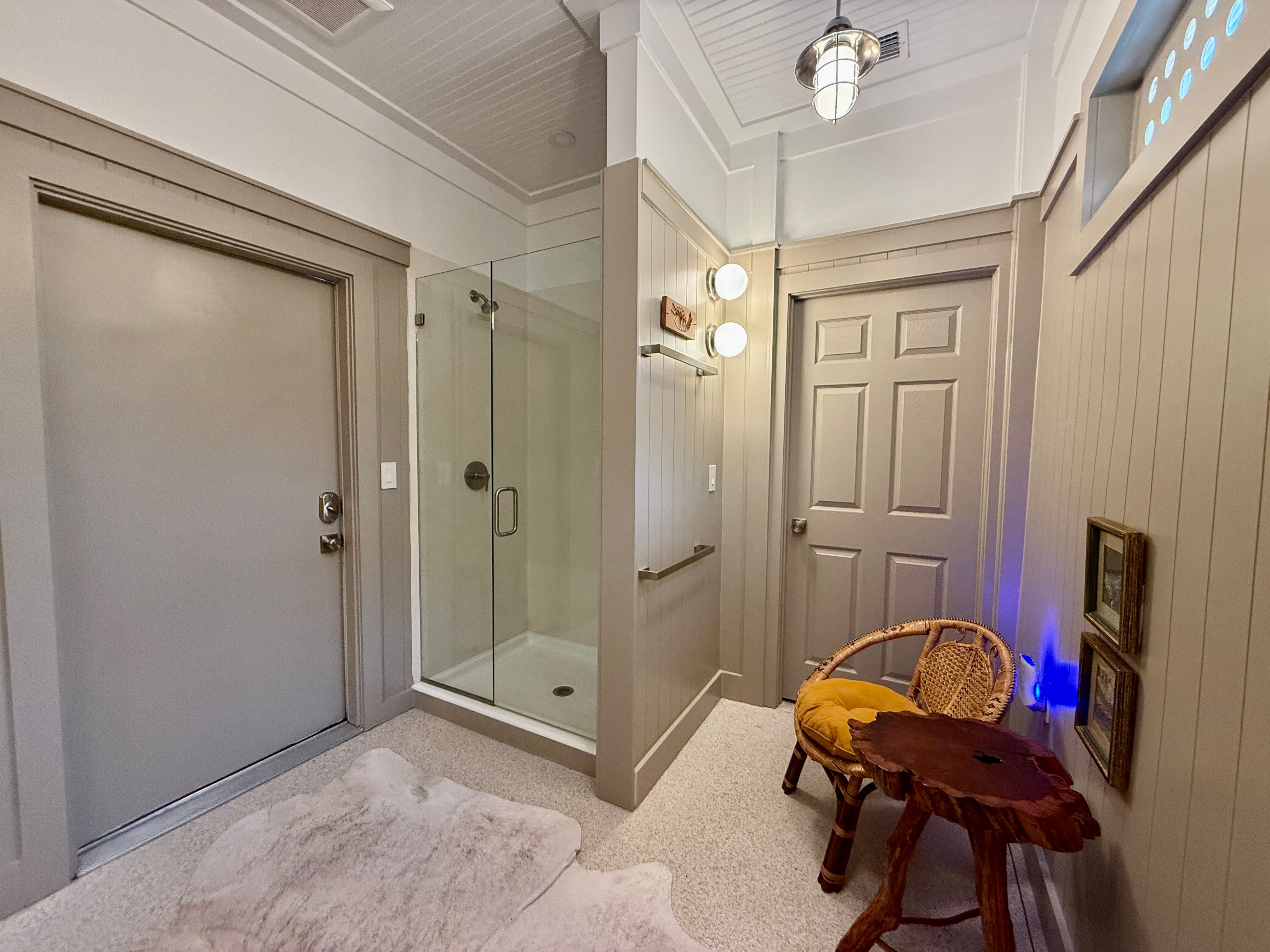  Furnished Coastal Retreat on Over an Acre with Pickleball Court - 物件實景