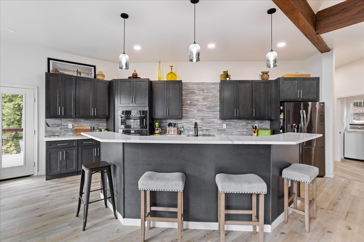 Sagle, Idaho, 83860, United States, 3 Bedrooms Bedrooms, ,4 BathroomsBathrooms,Residential,For Sale,1976949