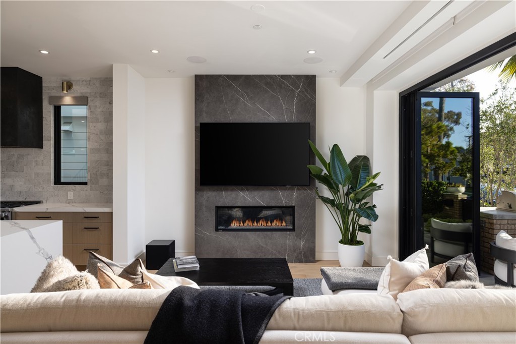 Corona del Mar, California, 92625, United States, 3 Bedrooms Bedrooms, ,4 BathroomsBathrooms,Residential,For Sale,1837053