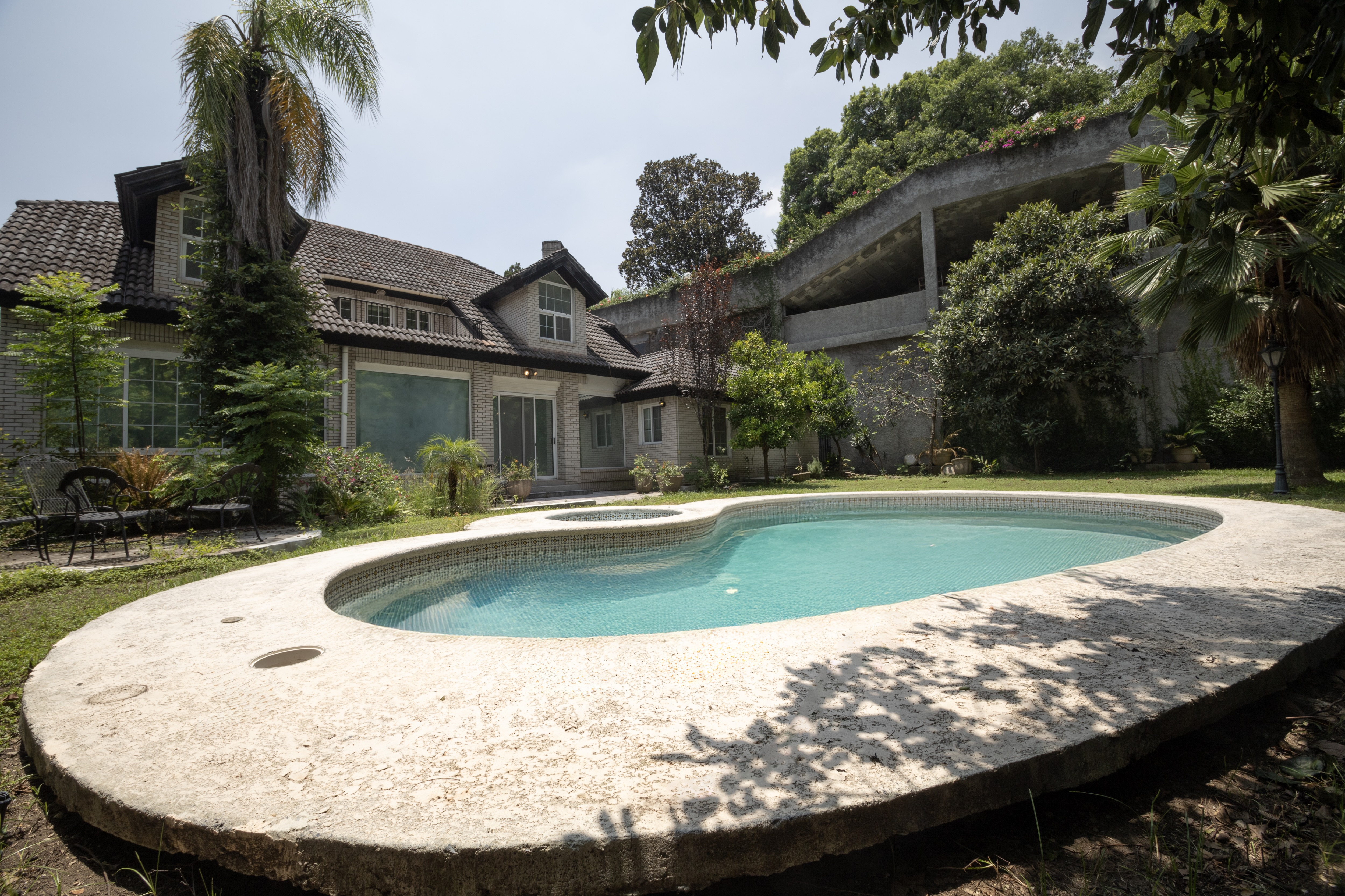  Traditional Estate with Garden and Mountain Access - 物件實景
