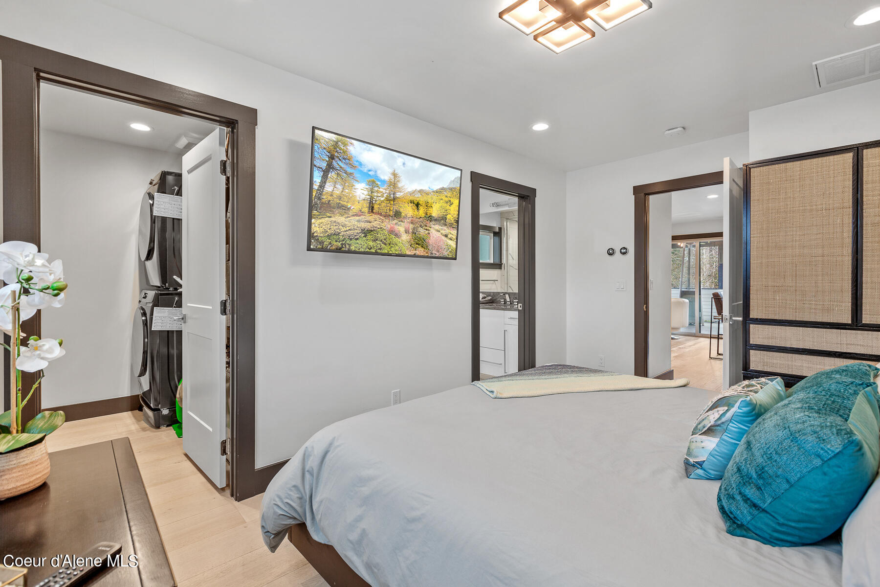 Coeur d'Alene, Idaho, 83814, United States, 4 Bedrooms Bedrooms, ,1 BathroomBathrooms,Residential,For Sale,1975946