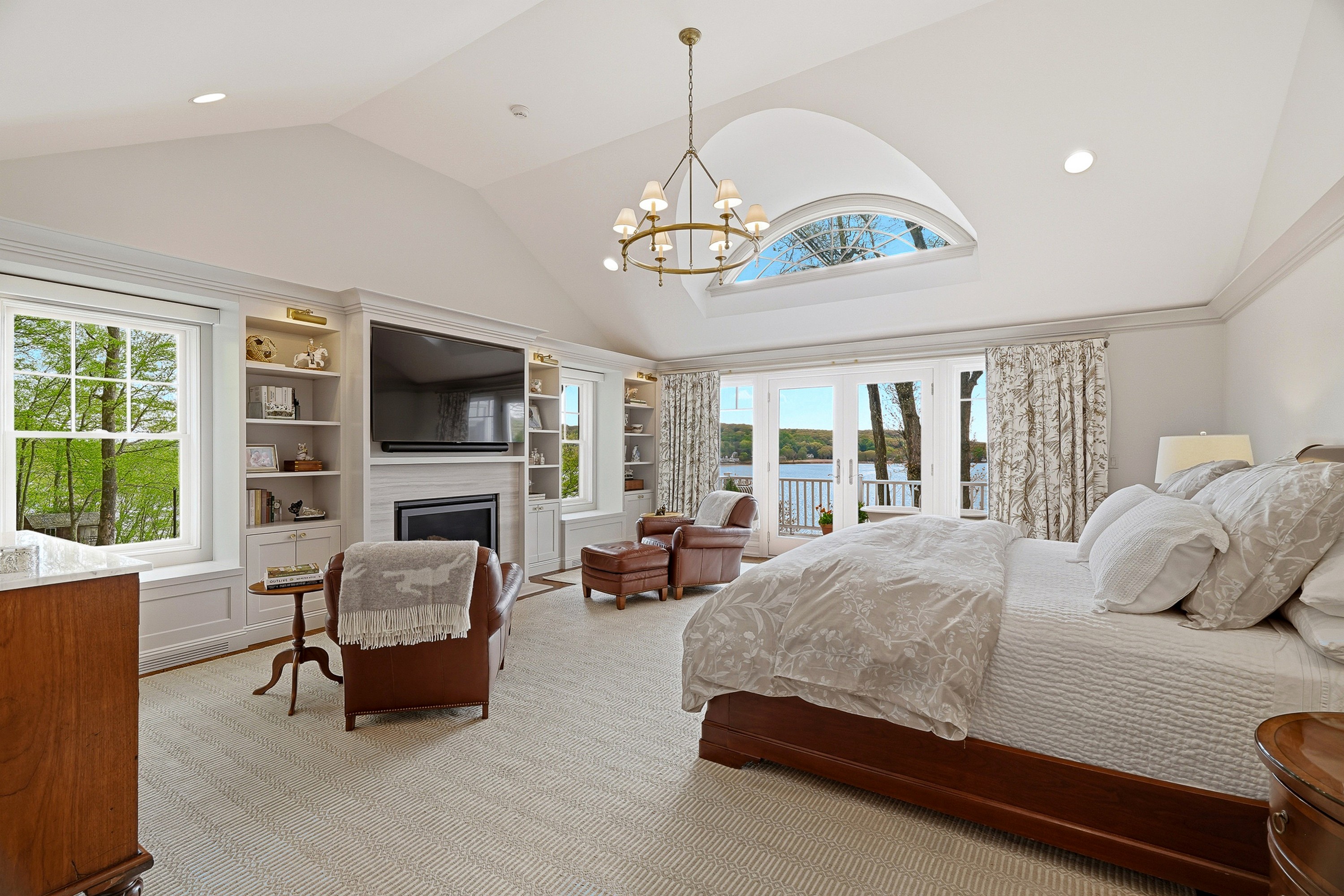  Extraordinary Waterfront Compound Offers Luxury Coastal Living - 物件實景