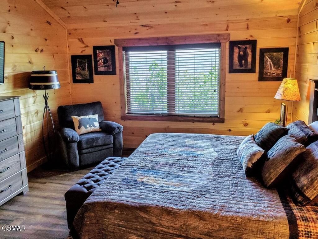 Gatlinburg, Tennessee, 37738, United States, 4 Bedrooms Bedrooms, ,6 BathroomsBathrooms,Residential,For Sale,1976574