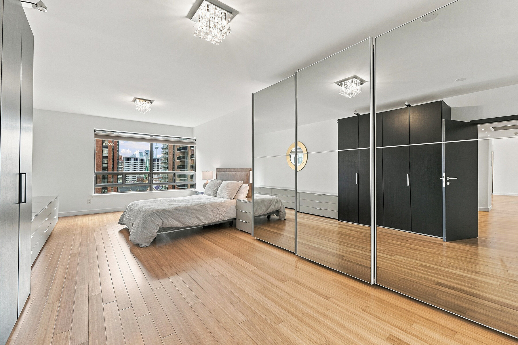  Elevated Yorkville Living - 物件實景