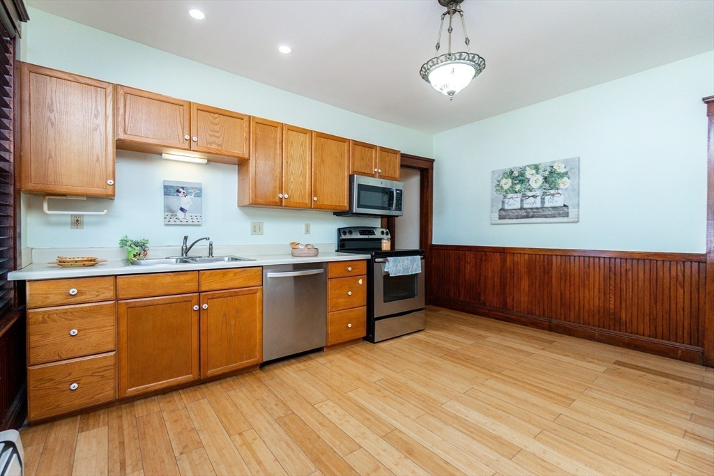 Lawrence, Massachusetts, 01841, United States, 6 Bedrooms Bedrooms, ,3 BathroomsBathrooms,Residential,For Sale,2048880