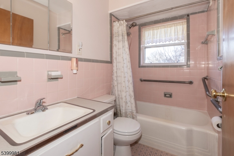 Fanwood Boro, New Jersey, 07023, United States, 3 Bedrooms Bedrooms, ,2 BathroomsBathrooms,Residential,For Sale,2001690