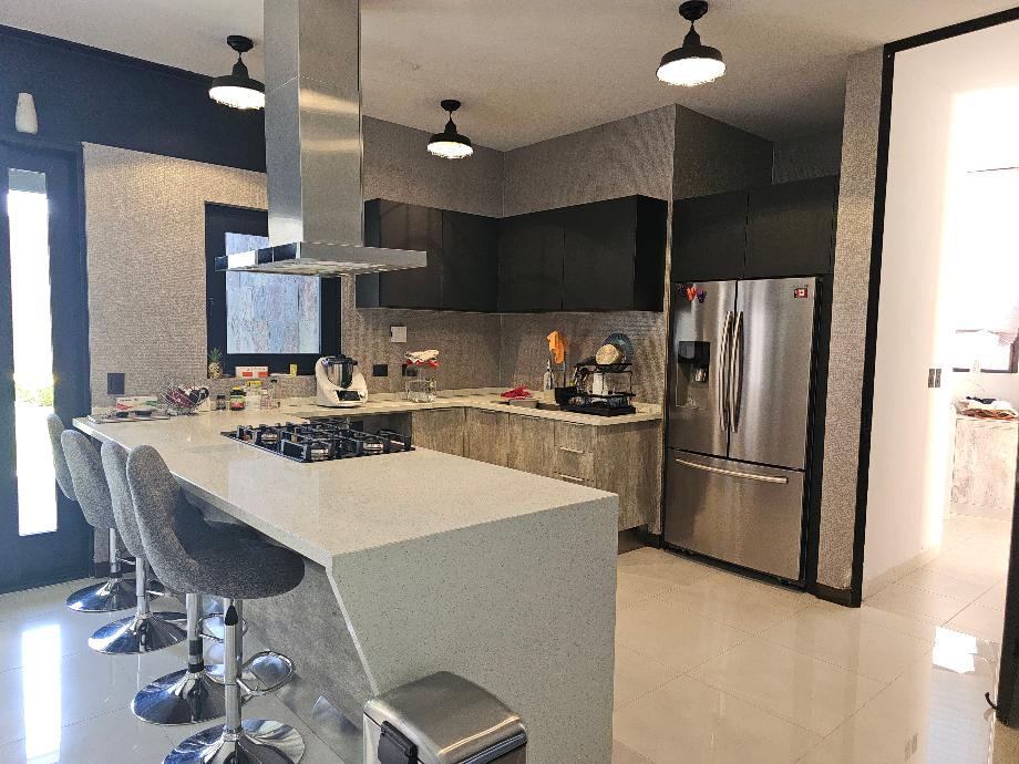 Torreón, Coahuila de Zaragoza, 27105, Mexico, 3 Bedrooms Bedrooms, ,6 BathroomsBathrooms,Residential,For Sale,1994630