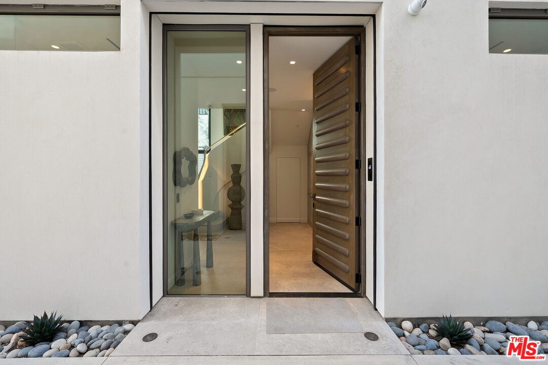 Santa Monica, California, 90403, United States, 7 Bedrooms Bedrooms, ,9 BathroomsBathrooms,Residential,For Sale,1955538