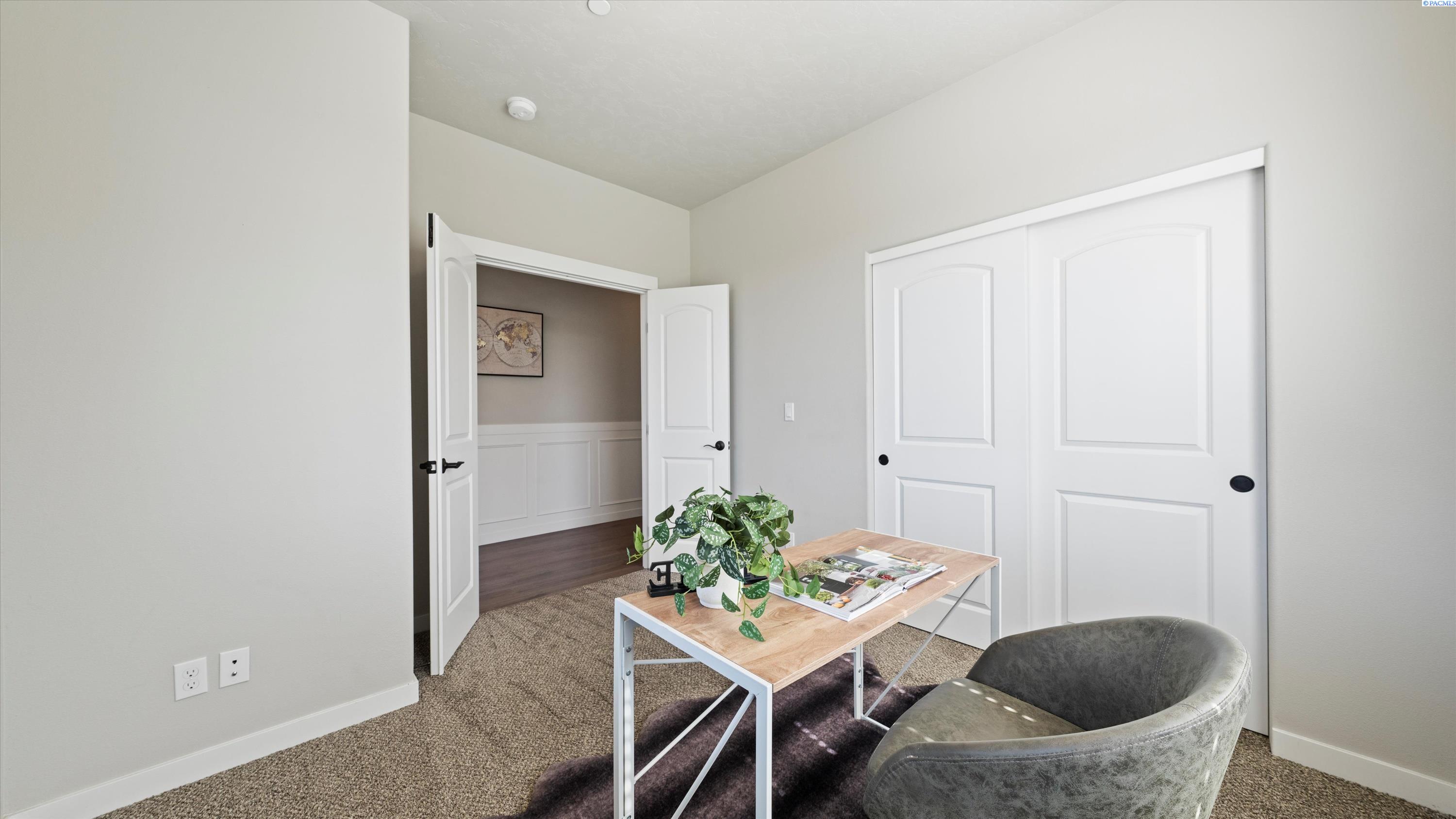 Richland, Washington, 99352, United States, 5 Bedrooms Bedrooms, ,3 BathroomsBathrooms,Residential,For Sale,1947439