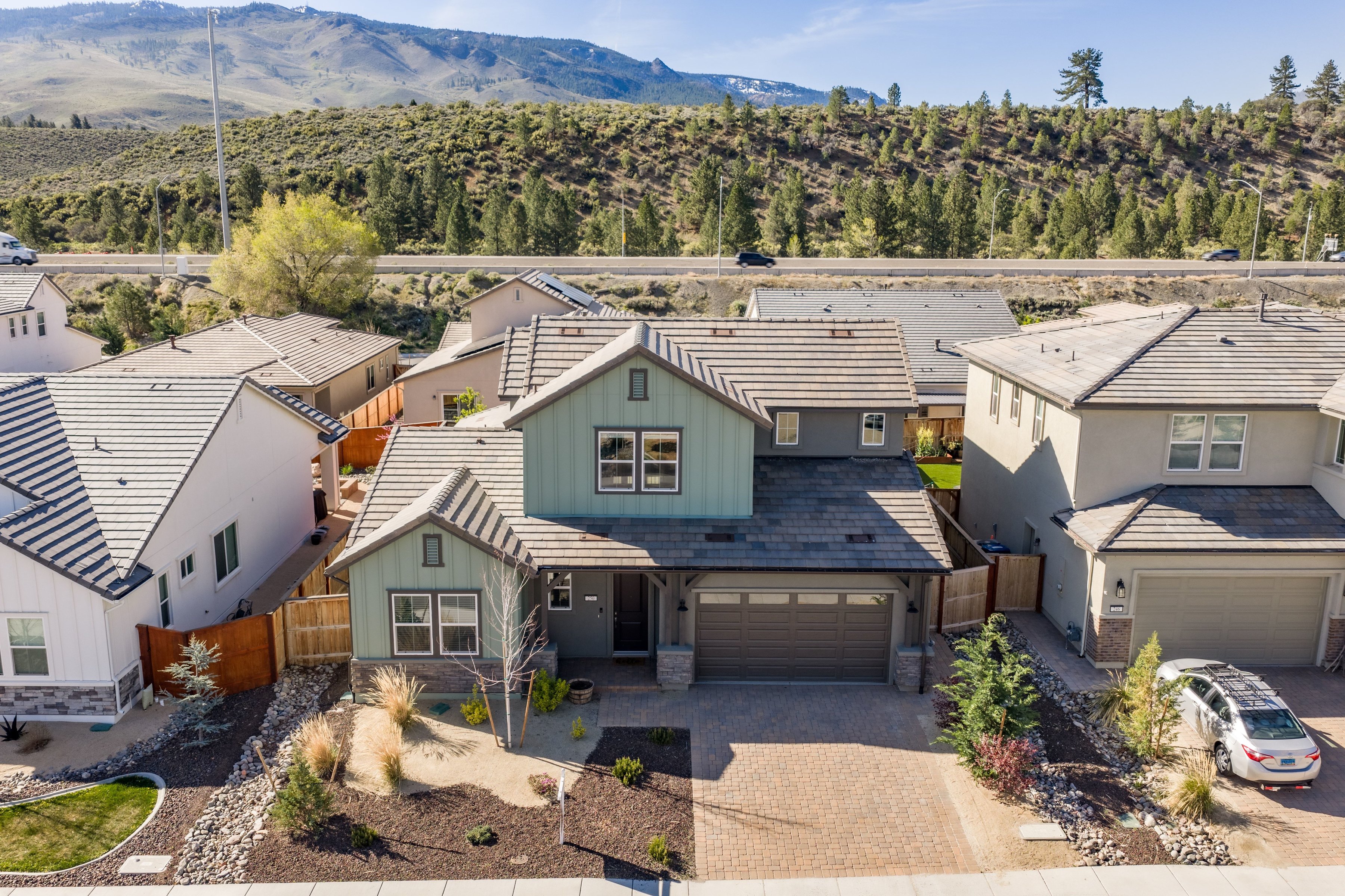  Striking Two-Story Modern Living in Verdi - 物件實景