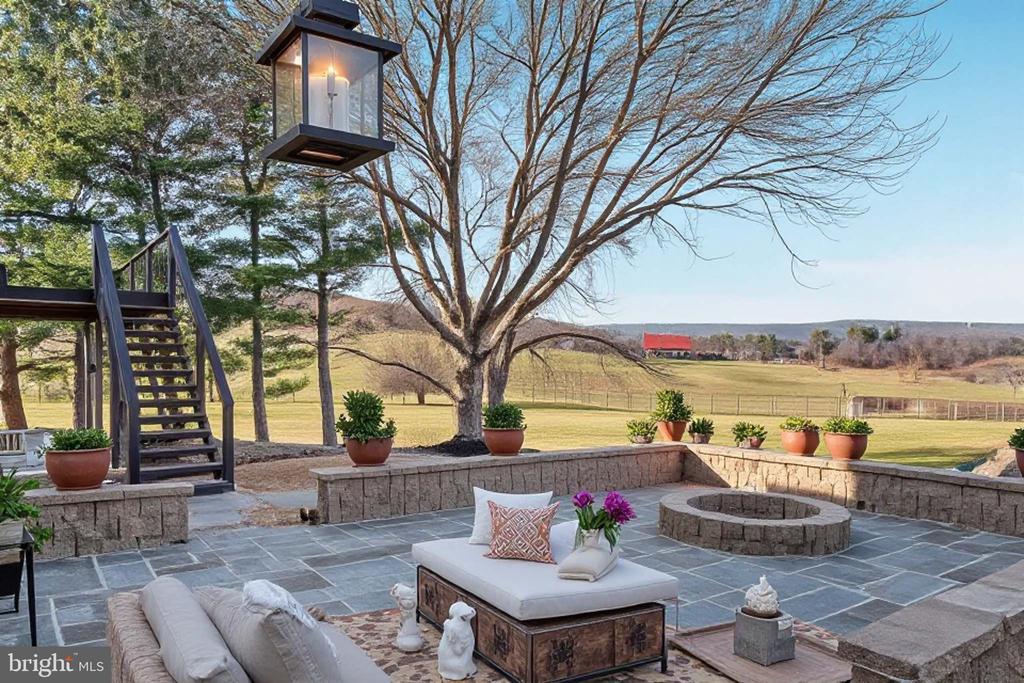 Winchester, Virginia, 22602, United States, 5 Bedrooms Bedrooms, ,5 BathroomsBathrooms,Residential,For Sale,2039774